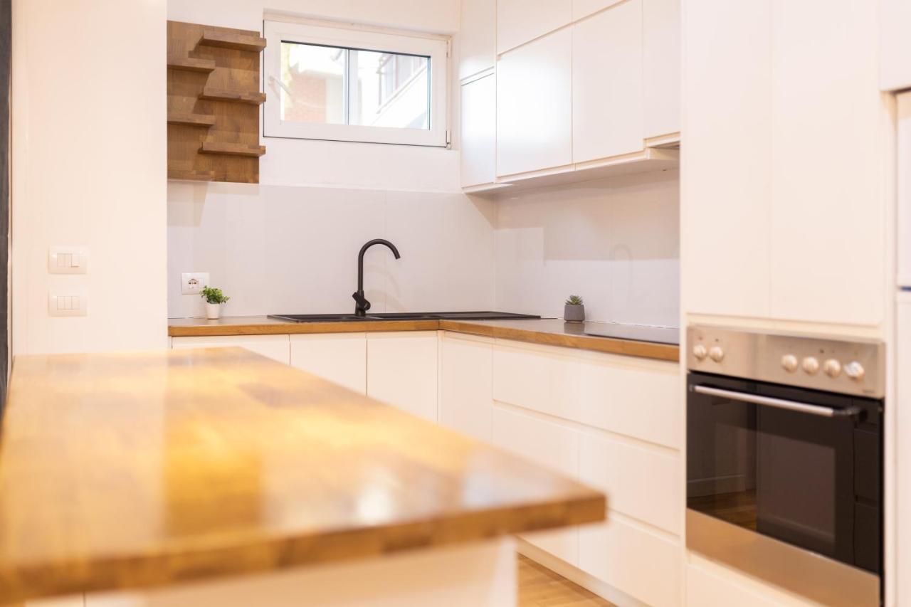 Exclusive 2 Bedrooms Apartment Тирана Екстер'єр фото