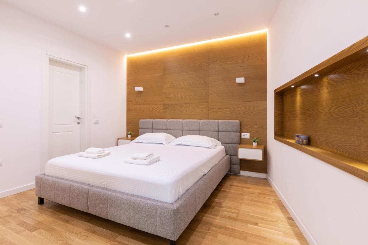 Exclusive 2 Bedrooms Apartment Тирана Екстер'єр фото