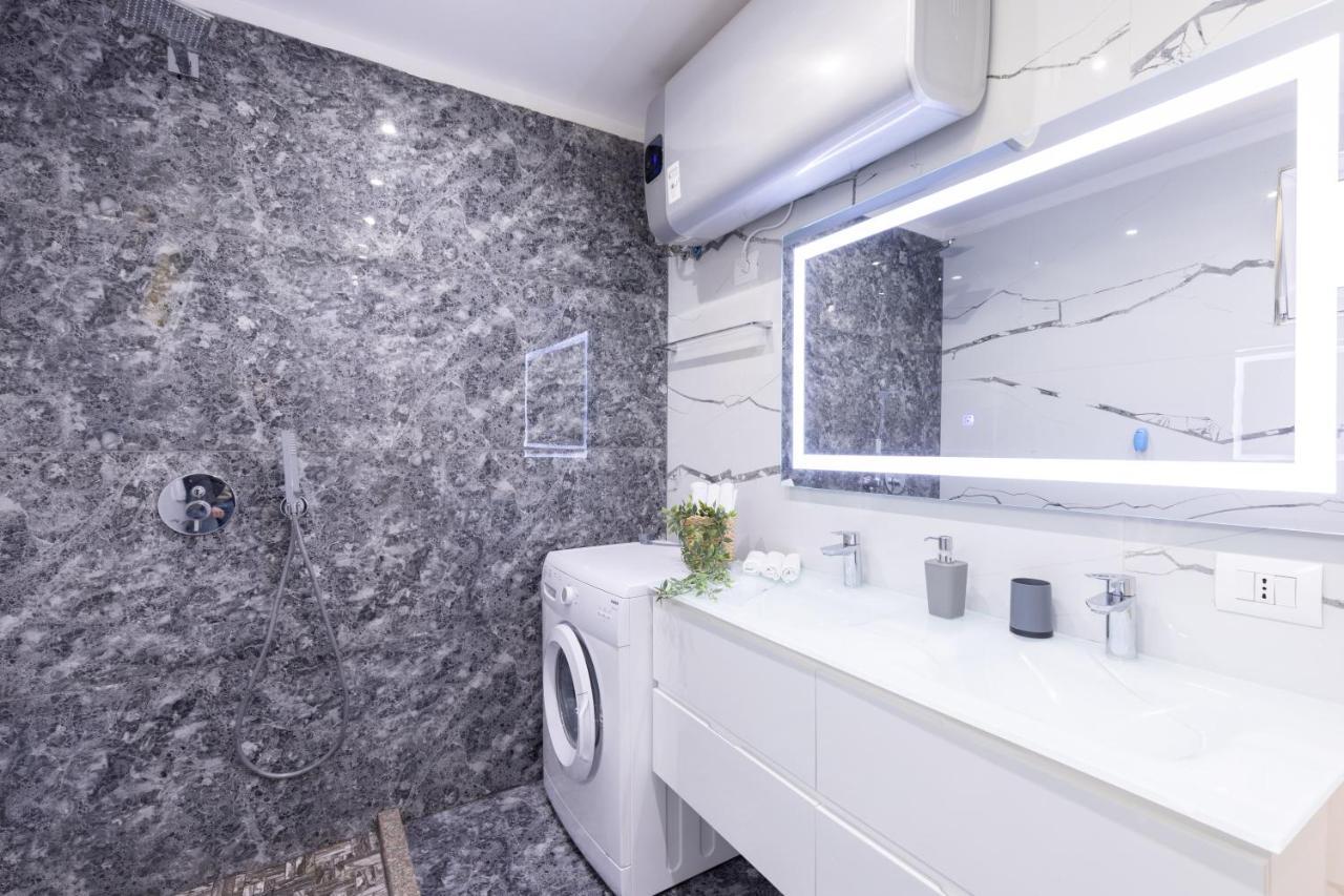 Exclusive 2 Bedrooms Apartment Тирана Екстер'єр фото