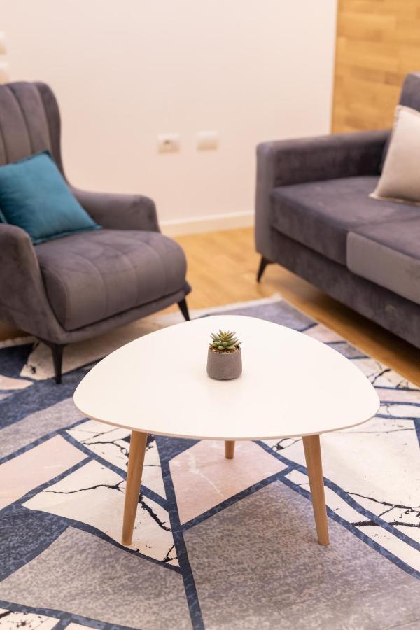 Exclusive 2 Bedrooms Apartment Тирана Екстер'єр фото