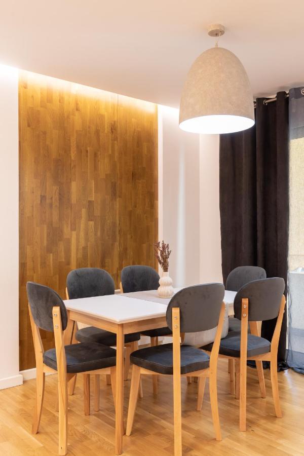 Exclusive 2 Bedrooms Apartment Тирана Екстер'єр фото