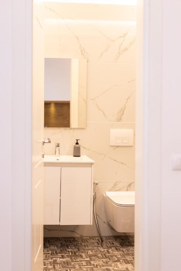 Exclusive 2 Bedrooms Apartment Тирана Екстер'єр фото