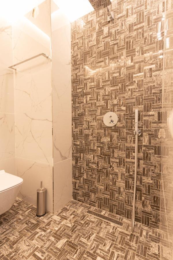 Exclusive 2 Bedrooms Apartment Тирана Екстер'єр фото