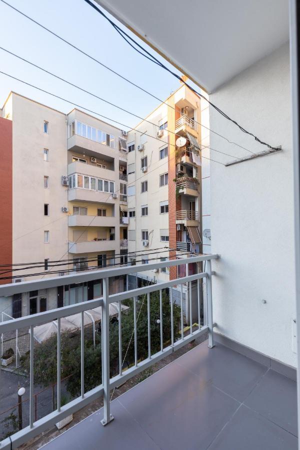 Exclusive 2 Bedrooms Apartment Тирана Екстер'єр фото